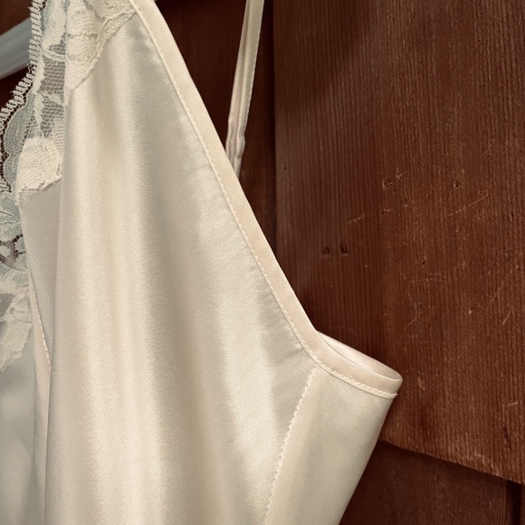 Victoria's Secret Ivory Lace Camisole - Picture 6 of 10